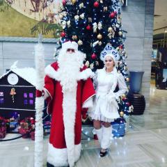 Дед мороз, снегурочка и Санта Клаус