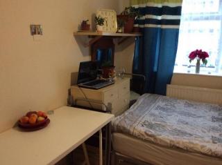 15 min to BankCanary Wharf. E14 doble room. For One Male. Mo Фото 3