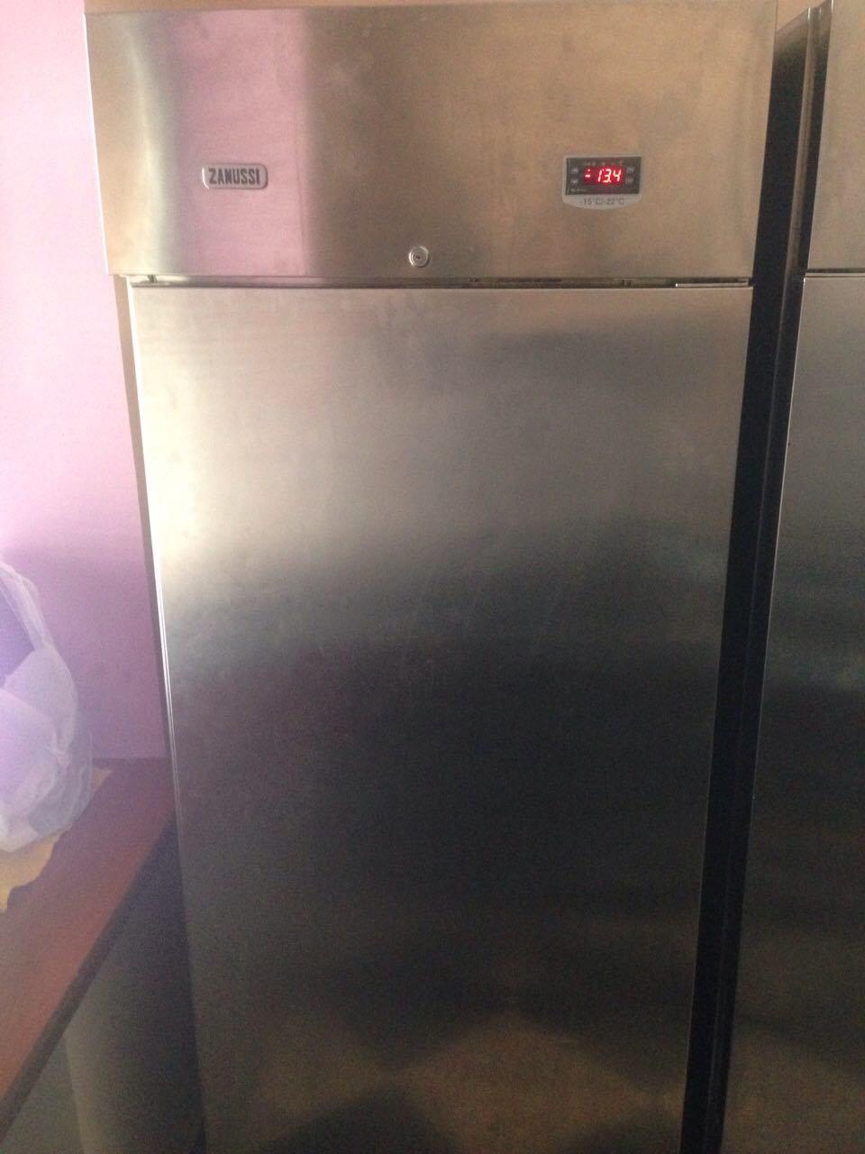 Холодильный шкаф Zanussi c06