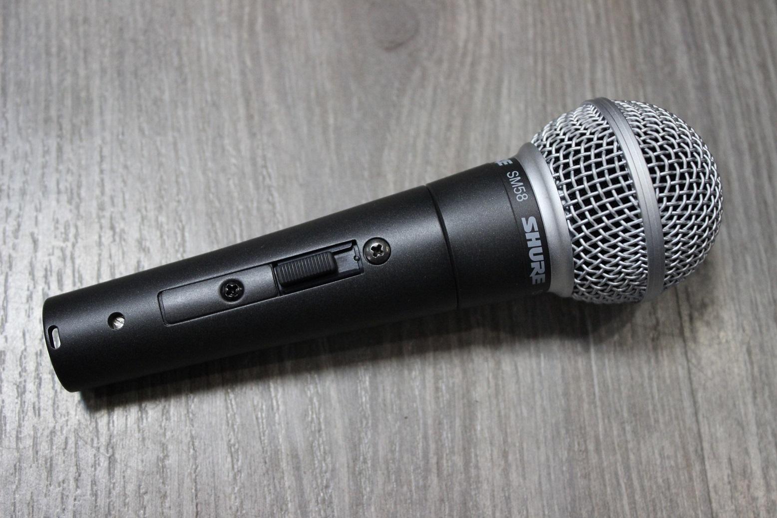 Sm58se shure. Shure sm58. Вокальный микрофон Shure sm58s. Динамический микрофон Shure sm58. Микрофон Shure 58.